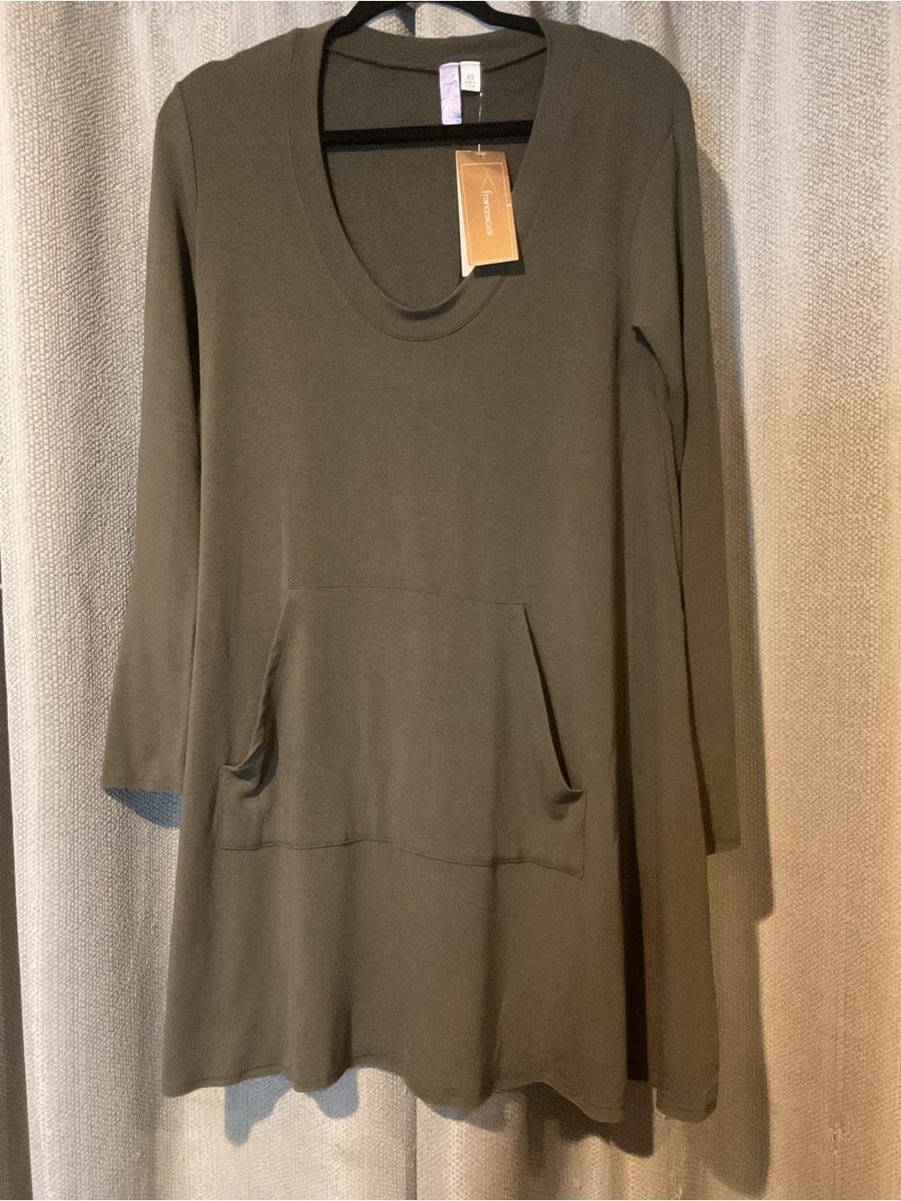 Francesca's Collections Olive Long Sleeve Scoop Neck Tunic with Pocket XS